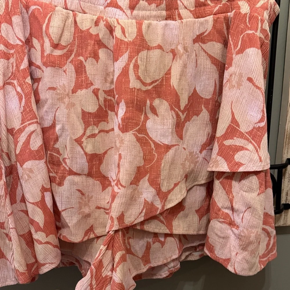 Torrid Coral and Cream Floral Skort 2 - Picture 4 of 11